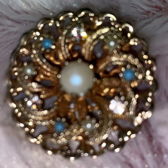 Vintage gold tone brooch - Picture 1 of 2